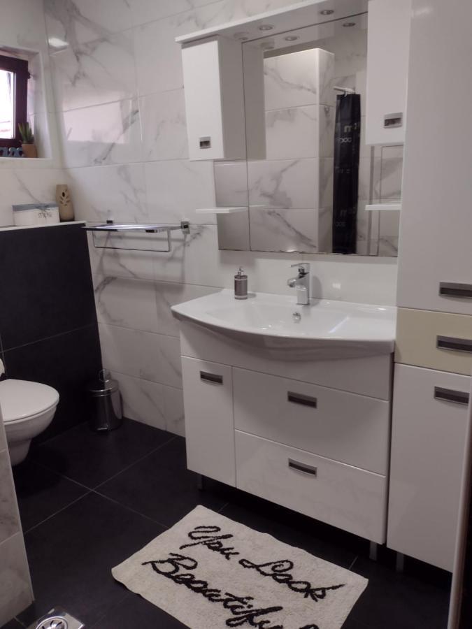 Apartment Petra I Nikola Selište Drežničko Eksteriør bilde