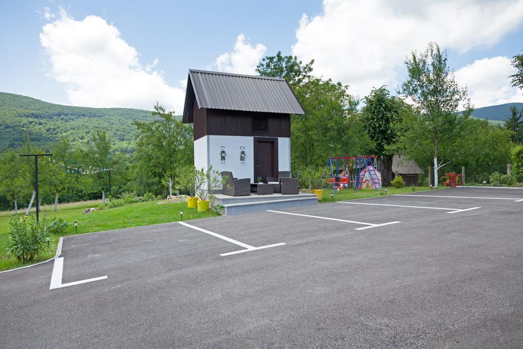 Apartment Petra I Nikola Selište Drežničko Eksteriør bilde